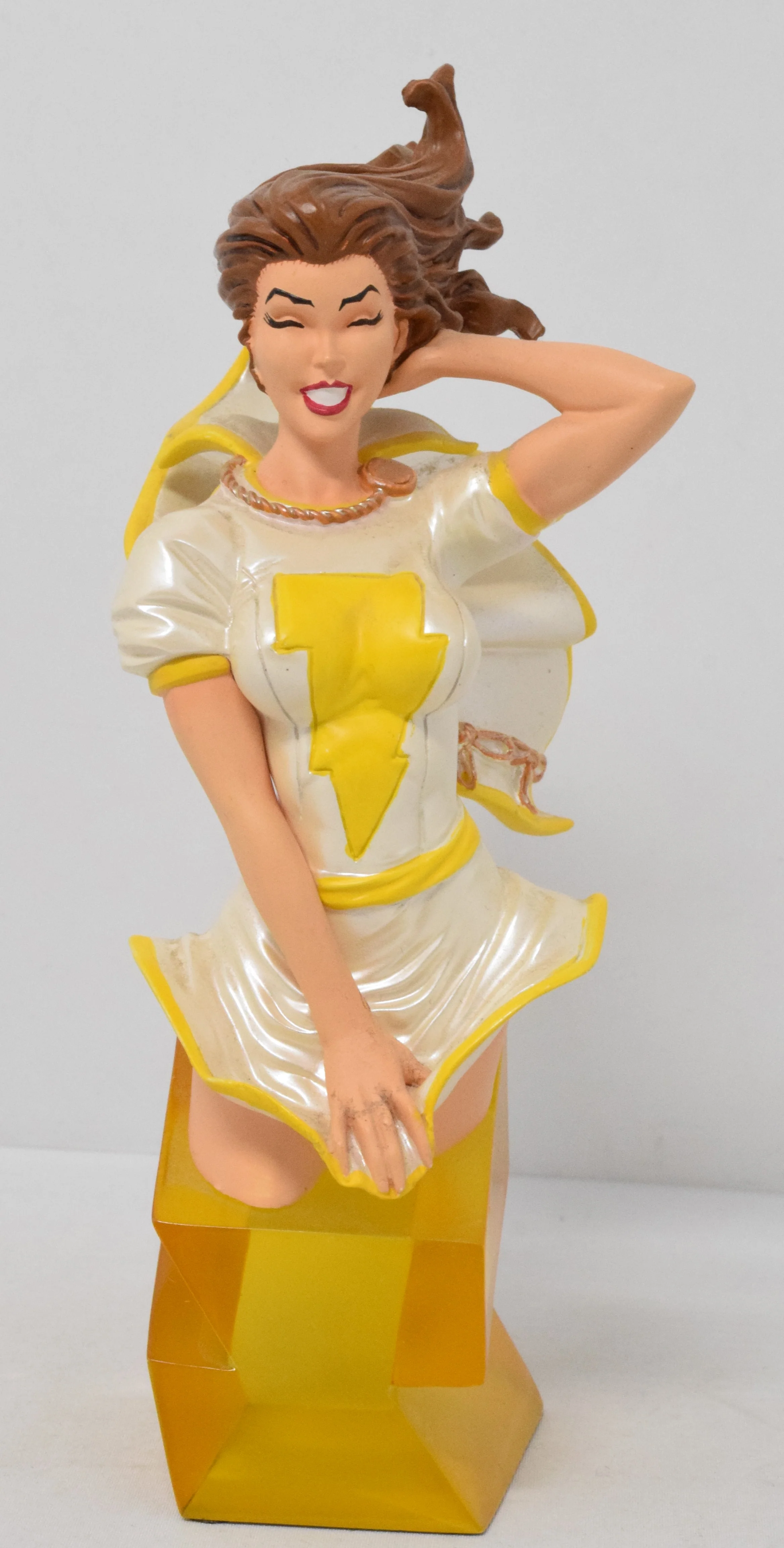 Shazam Mary Women Of DC Direct Universe Bust Statue Terry Dodson - Image 2